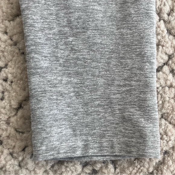 🤍 Beyond Yoga- Large- High Waisted Legging size Heather Gray SpaceDye - Picture 6 of 8